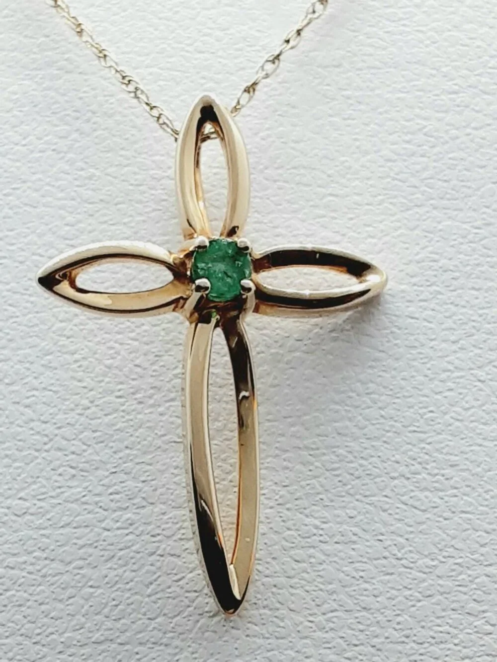 NEW 10 kt yellow gold cross with emerald stone - Picture 8 of 8